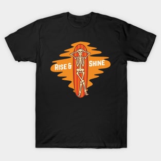 Rise and shine - funny skeleton surfers T-Shirt